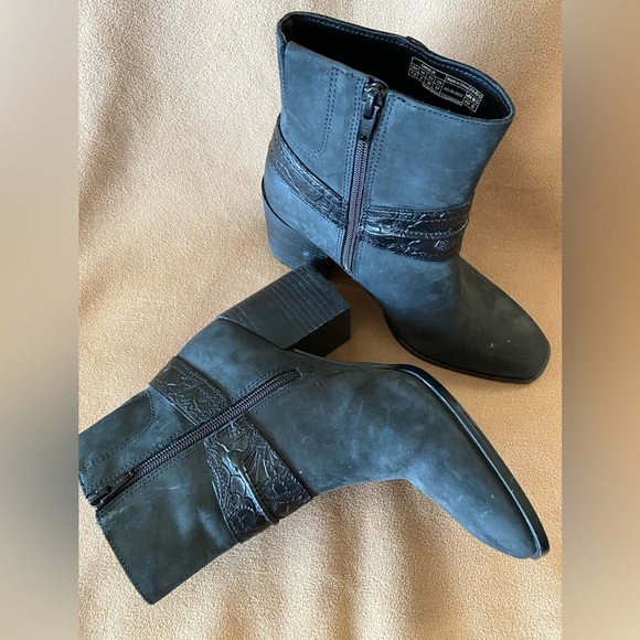 Vionic Carnelia Bootie Boot Women Size 7.5 Black Water Resistant Stacked Heel - Picture 7 of 11